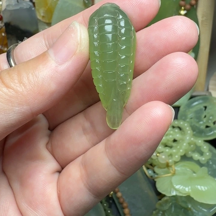 未镶嵌蛇纹石玉颈饰