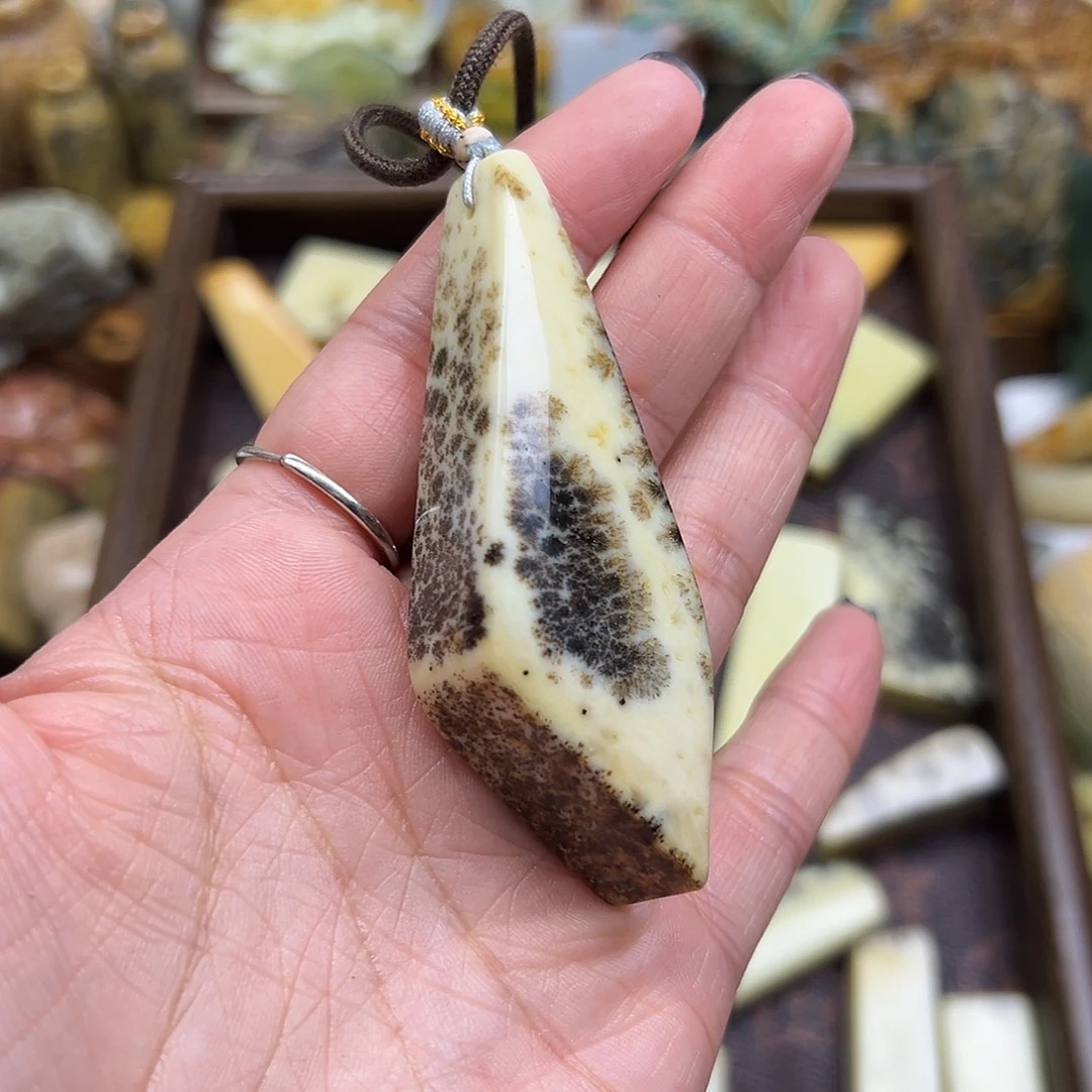 未镶嵌岫玉颈饰辽阳料水草手玩