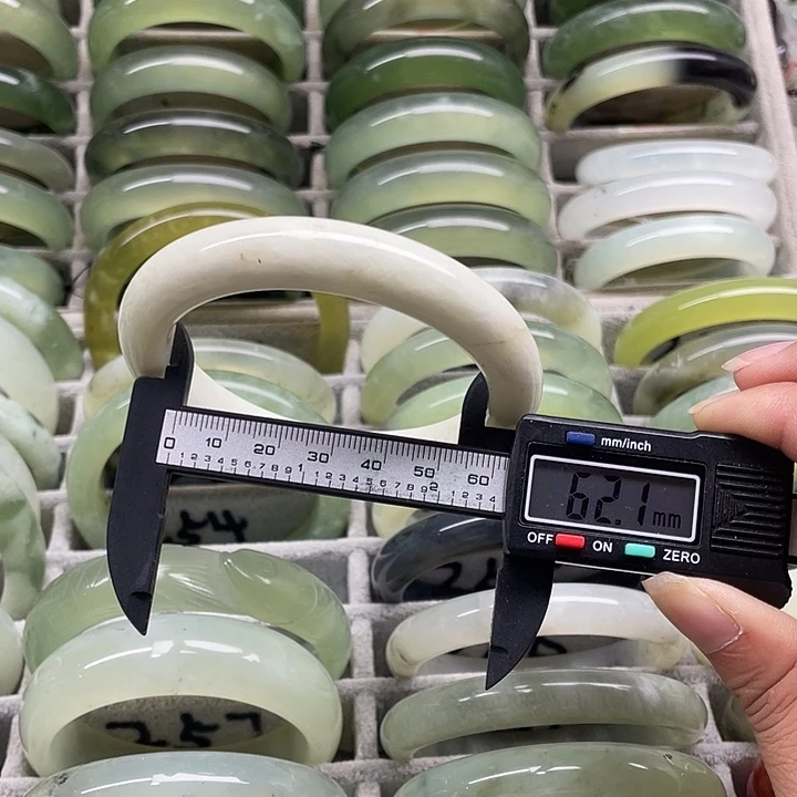 未镶嵌蛇纹石玉手镯255
