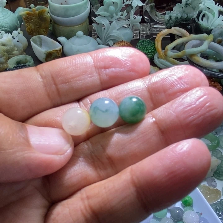 素***素定制翡翠未镶嵌毛货