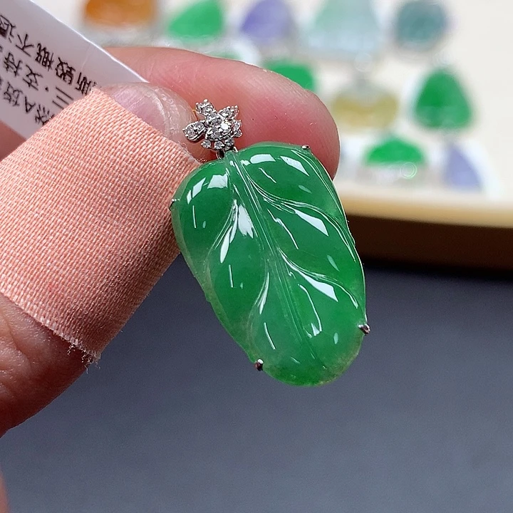 翡翠18K金镶嵌颈饰