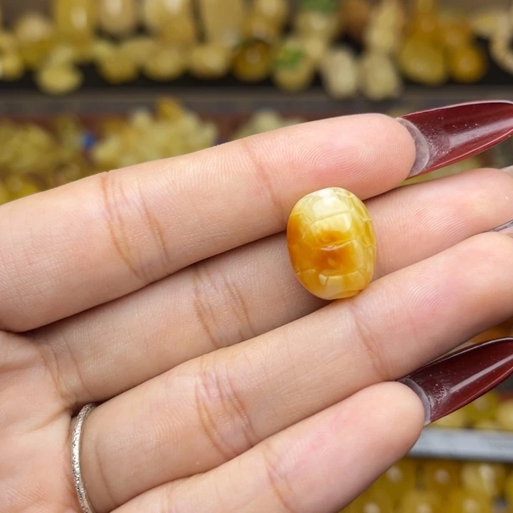 蜜蜡未镶嵌珠宝奇石满蜡白俏色富甲一方