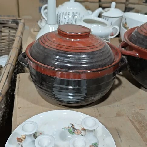 库存微瑕铁红釉砂锅中