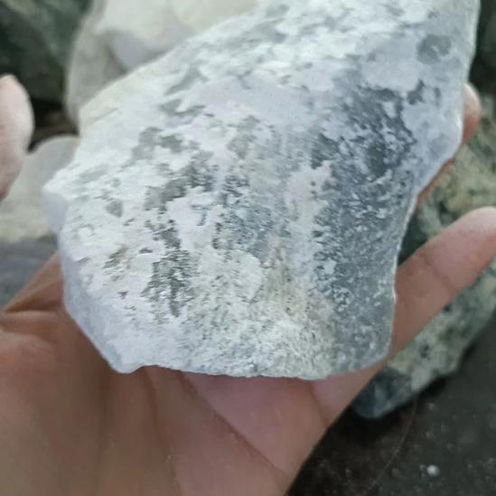 未镶嵌蛇纹石玉珠宝奇石
