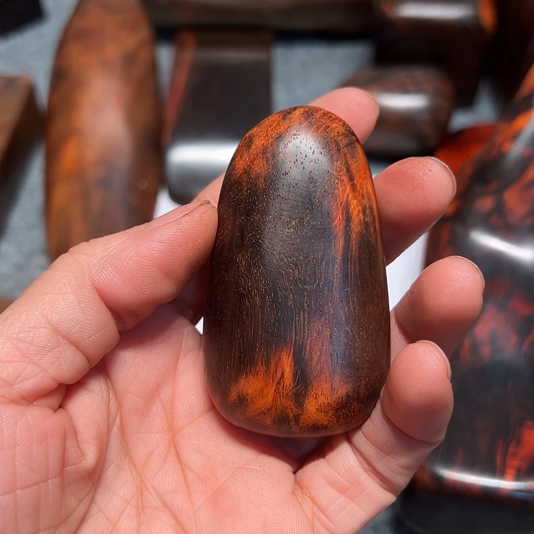 交趾黄檀（大红酸枝）归*