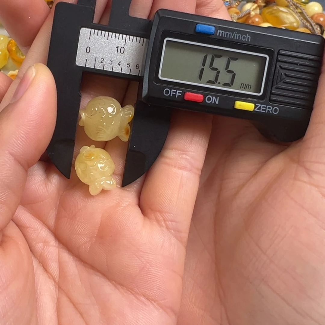 蜜蜡未镶嵌裸石微瑕