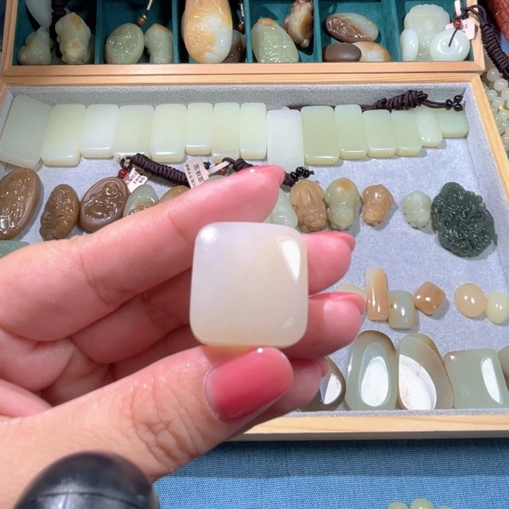 未镶嵌和田玉（糖玉）珠宝半成品