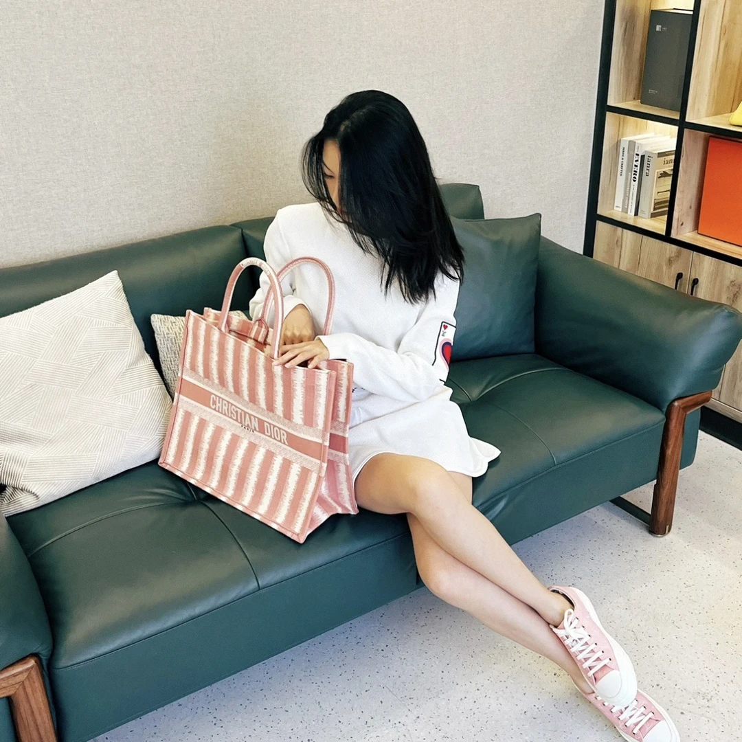 99新 LouisVuitton/路易威登 A101827/爱心刺绣长袖连衣裙/S码