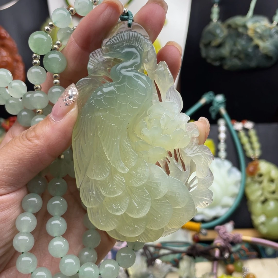 蛇纹石玉未镶嵌颈饰