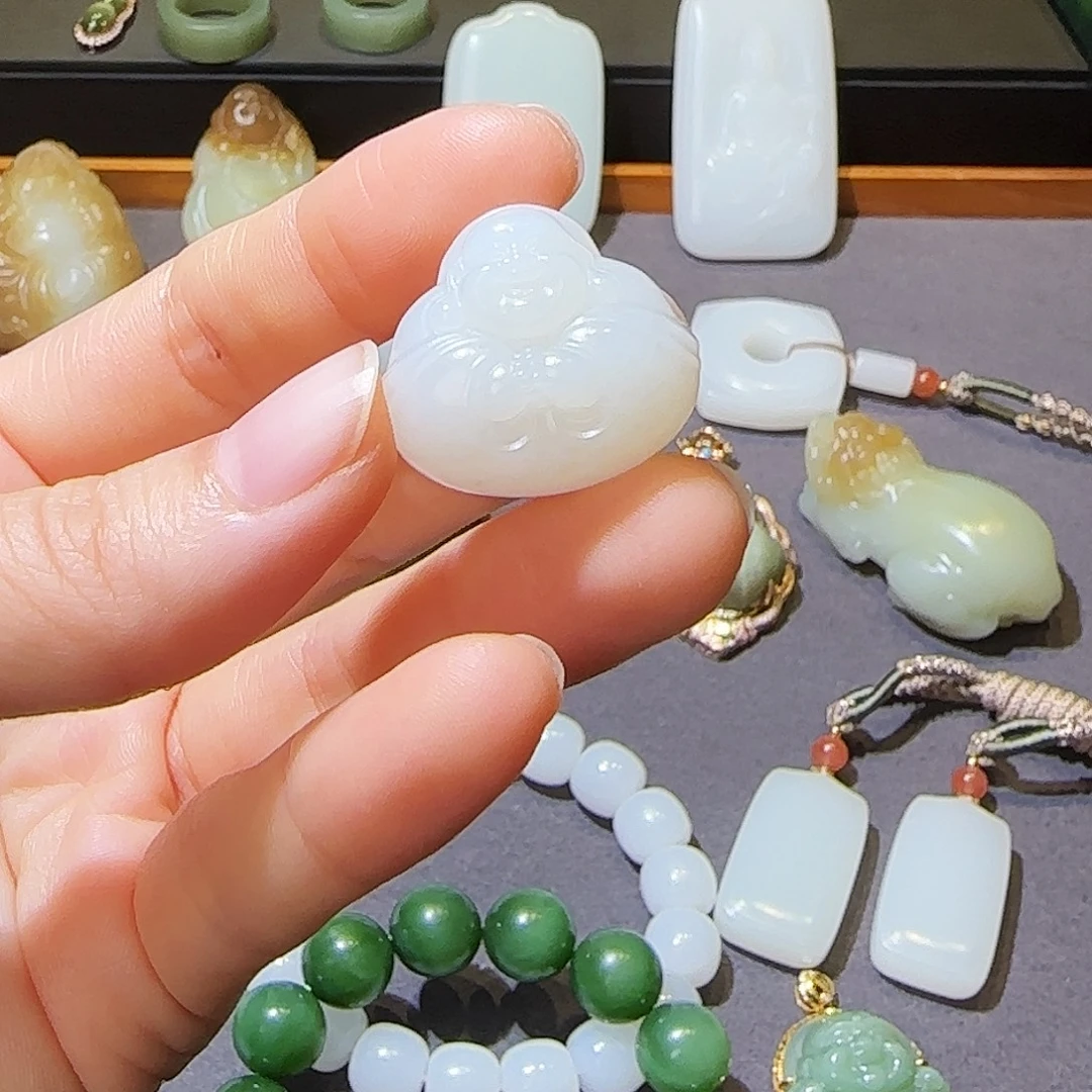 和田玉未镶嵌颈饰