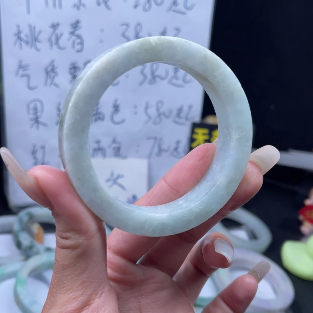 定制翡翠未镶嵌手镯