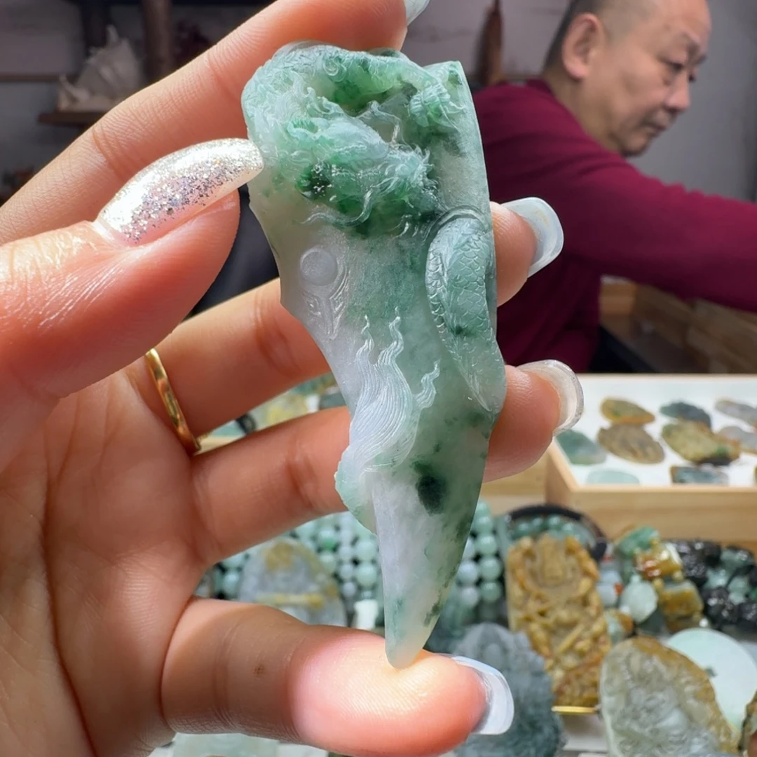 定制翡翠未镶嵌龙牙