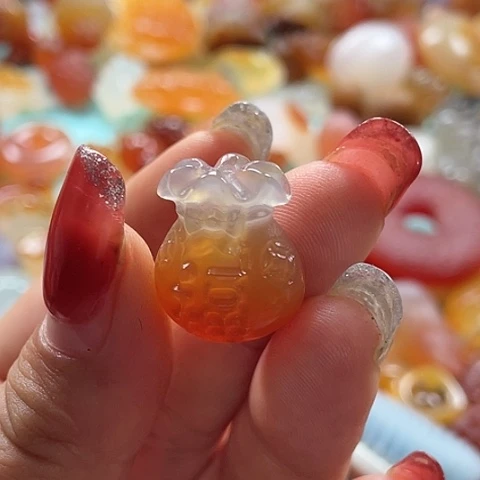 未镶嵌颈饰玛瑙/玉髓半**?