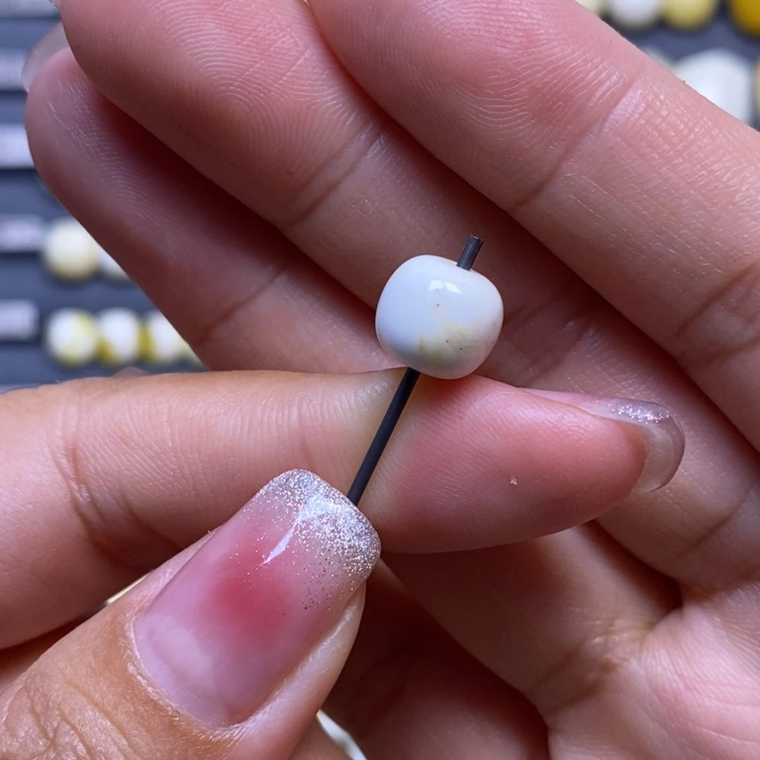 蜜蜡未镶嵌珠宝奇石瓷白妖花老型9.3*8.3mm（微瑕）