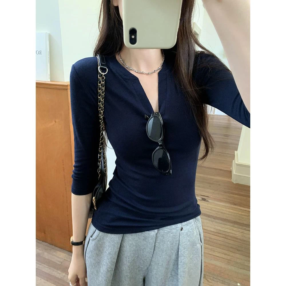 漂亮V领修身辣妹薄款中袖T恤女初秋新款美式高级感七分袖chic上衣
