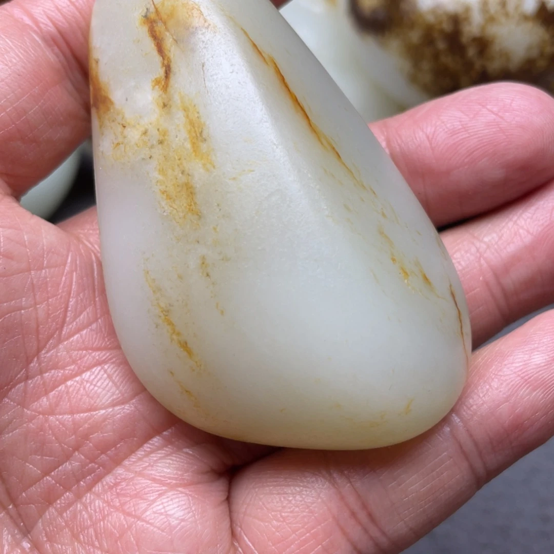 和田玉未镶嵌把件