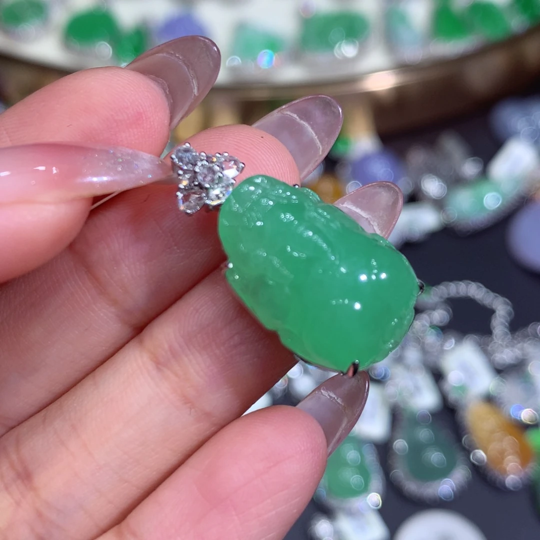 翡翠吊坠(赠链)18K金镶嵌