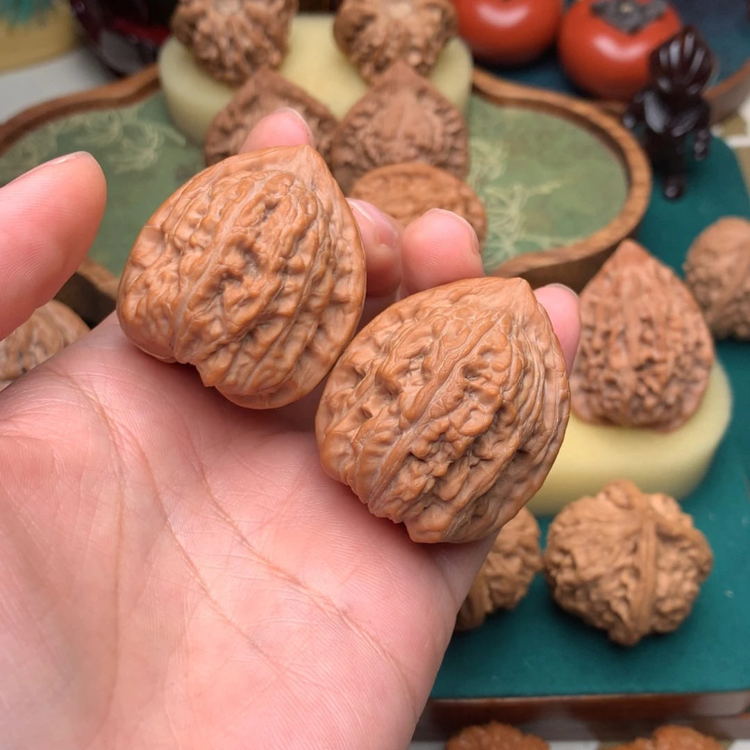 文玩核桃把件赤龙鸡心