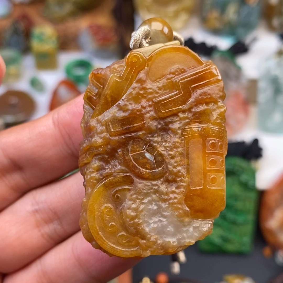 翡翠未镶嵌颈饰八破