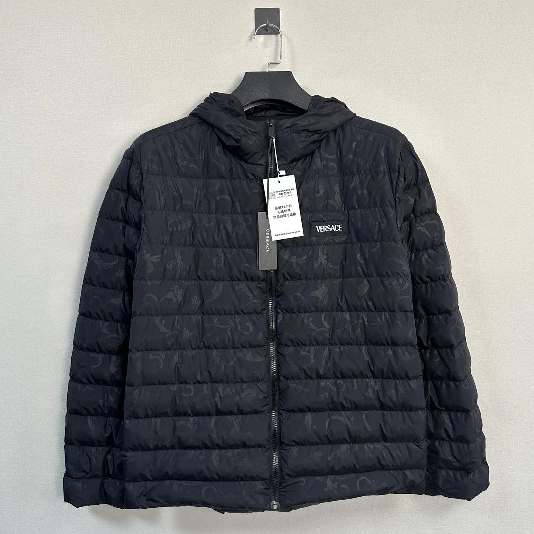 未使用 VERSACE/范思哲 新款暗纹满印羽绒服/52码/带吊/价13000