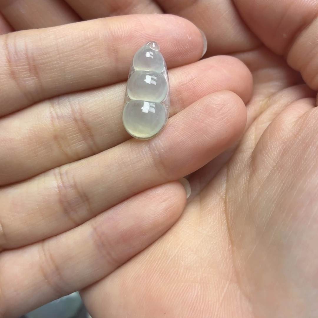 翡翠未镶嵌颈饰晴底豆