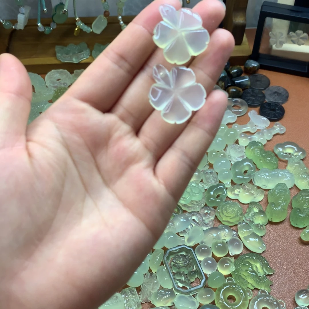 未镶嵌蛇纹石玉颈饰