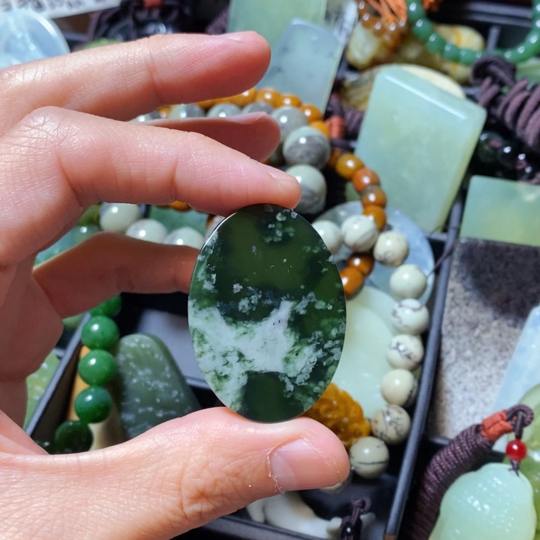 蛇纹石玉未镶嵌颈饰