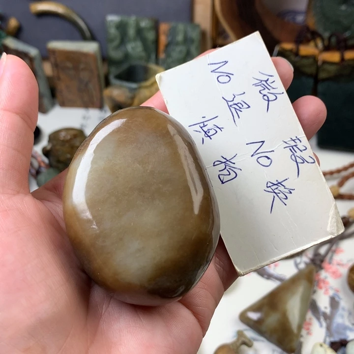 透闪石质玉未镶嵌颈饰