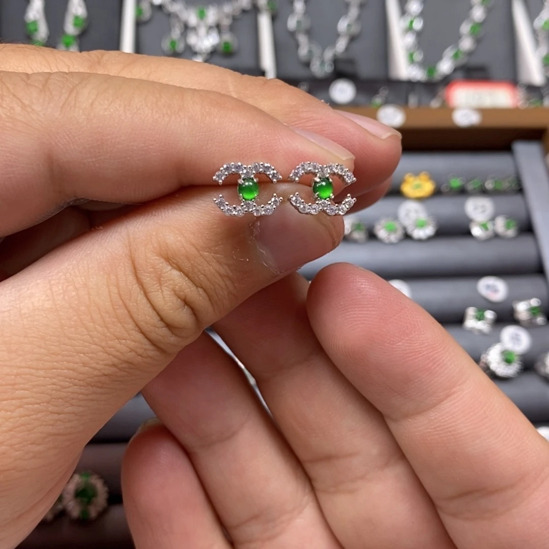 翡翠颈饰银S925镶嵌王翡翠耳钉