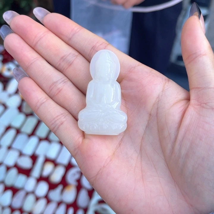 哈***贝颈饰未镶嵌和田玉