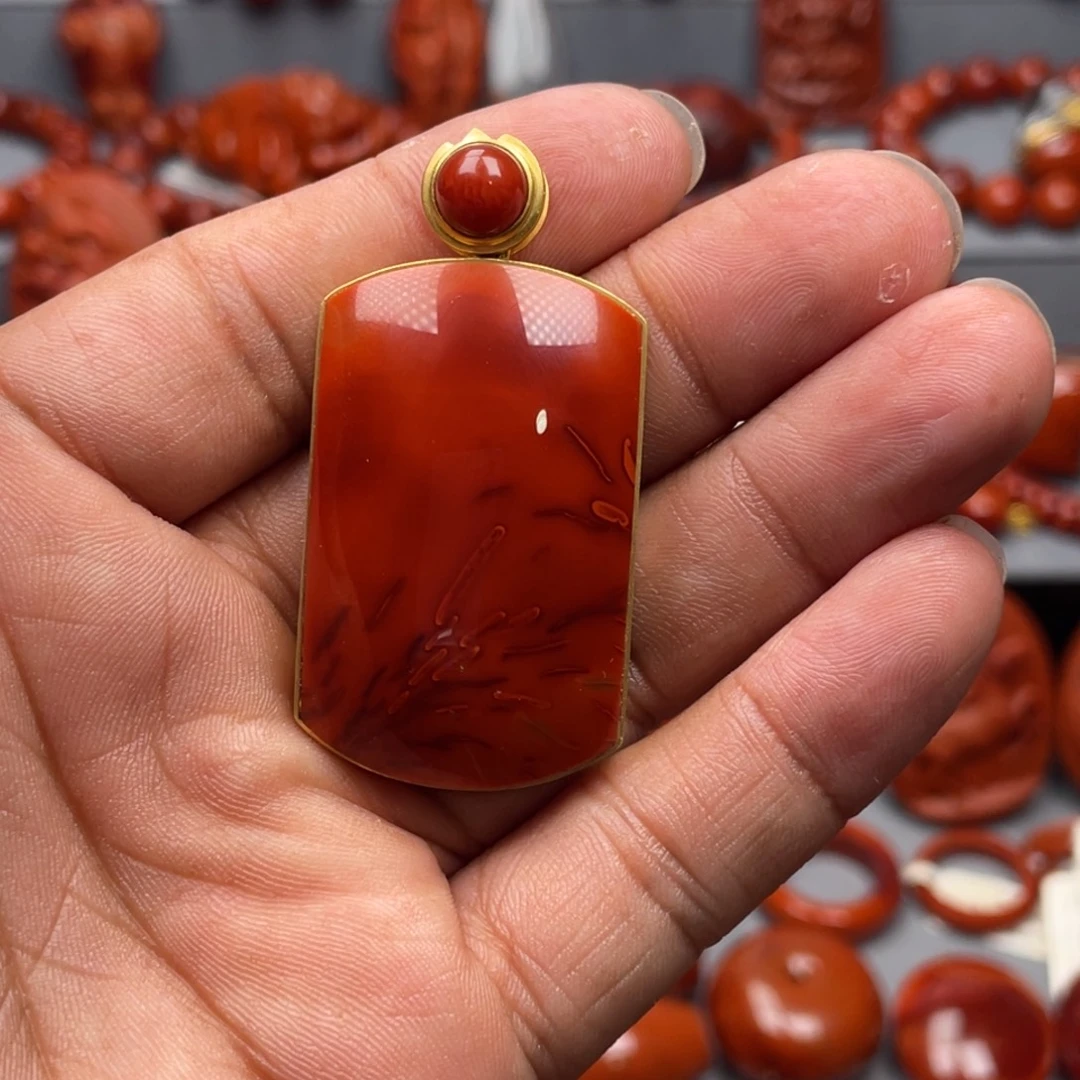南红玛瑙18K金镶嵌珠宝奇石吊坠