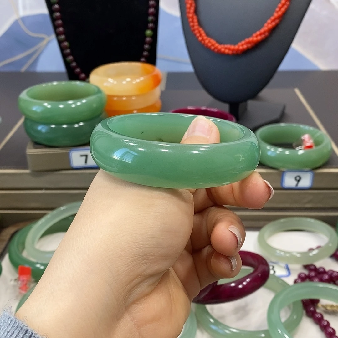 石英岩玉未镶嵌手镯