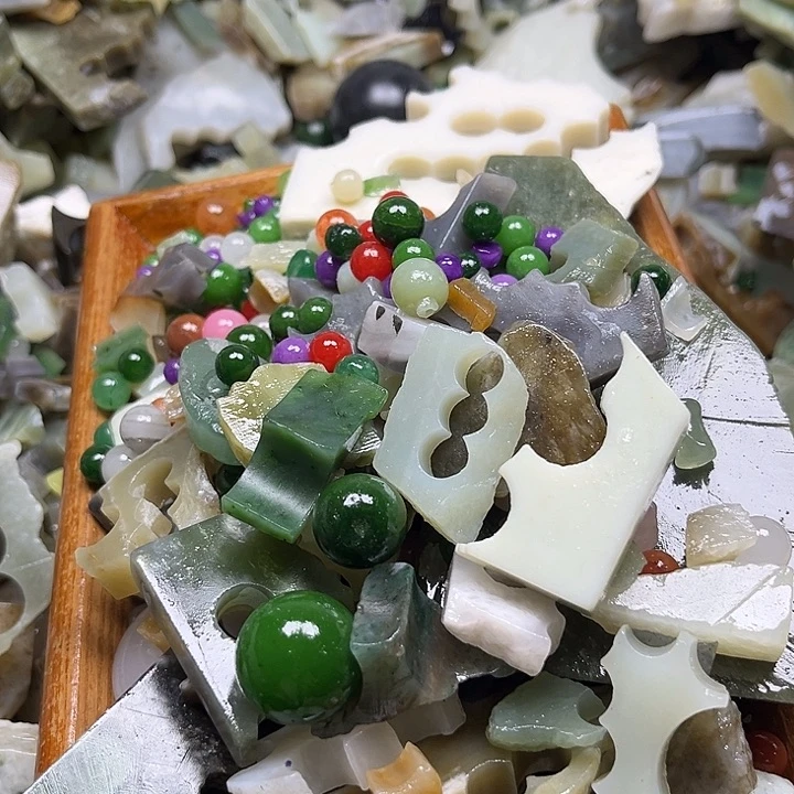 和田玉9K金镶嵌珠宝奇石小*豆