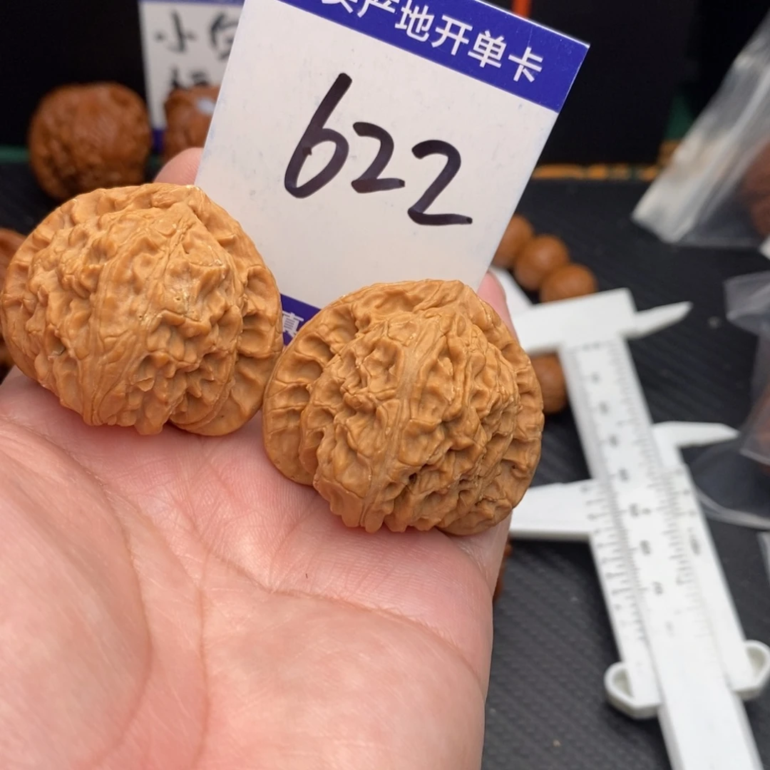 把件桃核三角白39momo