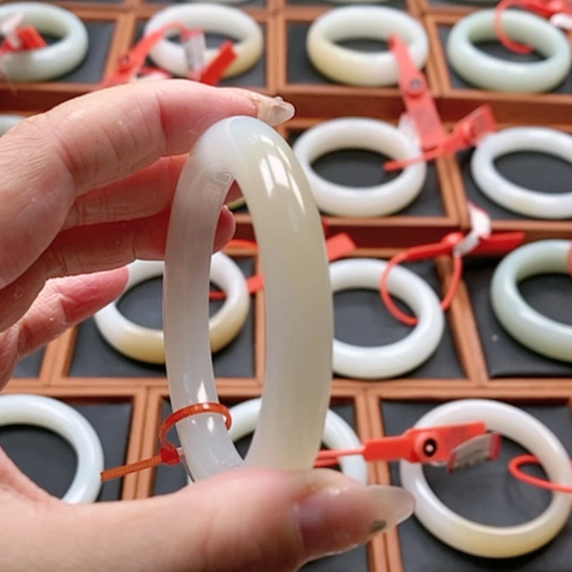 【闪购商品】未镶嵌手镯和田玉