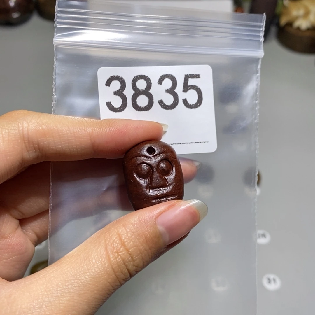 颈饰未镶嵌透闪石质玉圆***呛