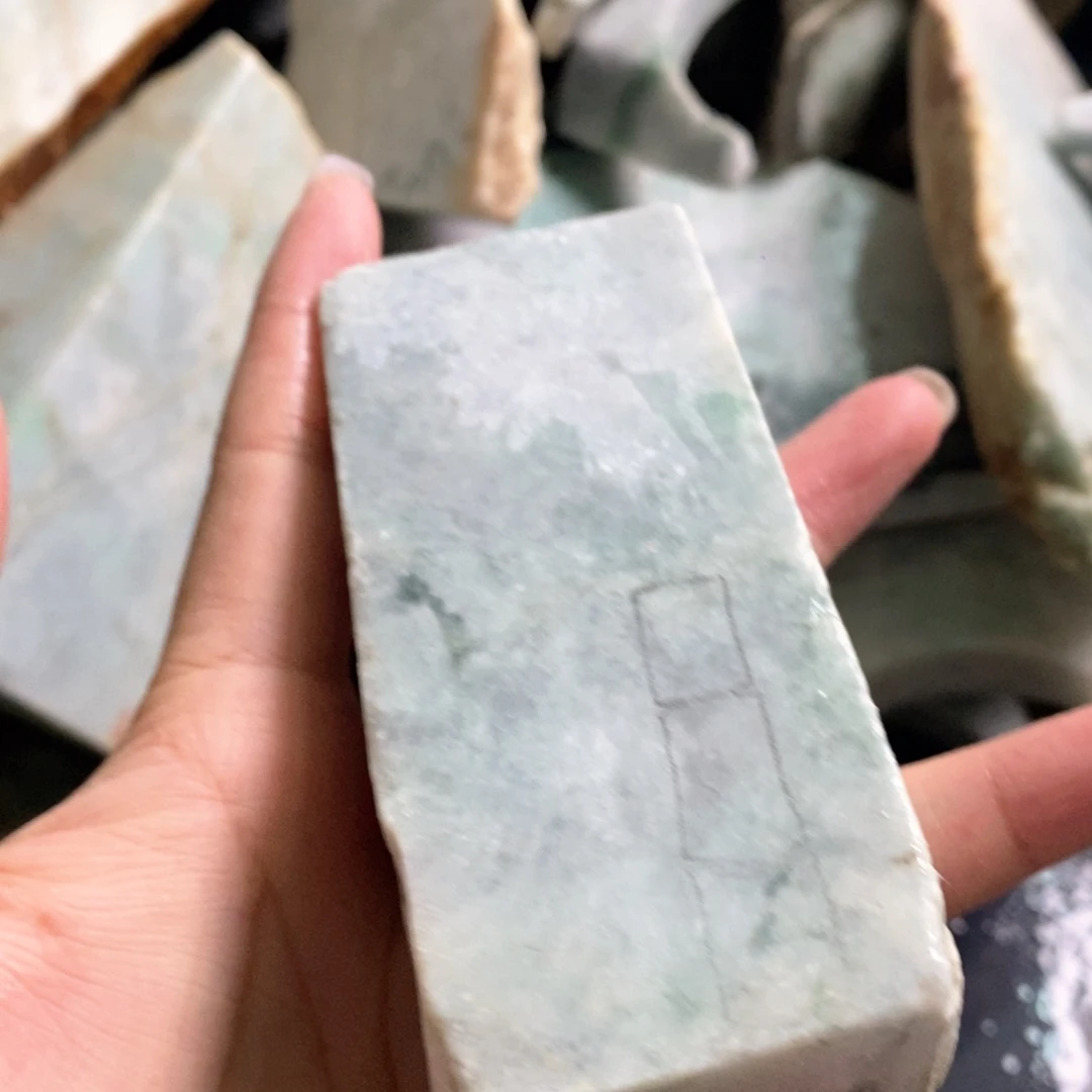 颈饰未镶嵌翡翠天然翡翠