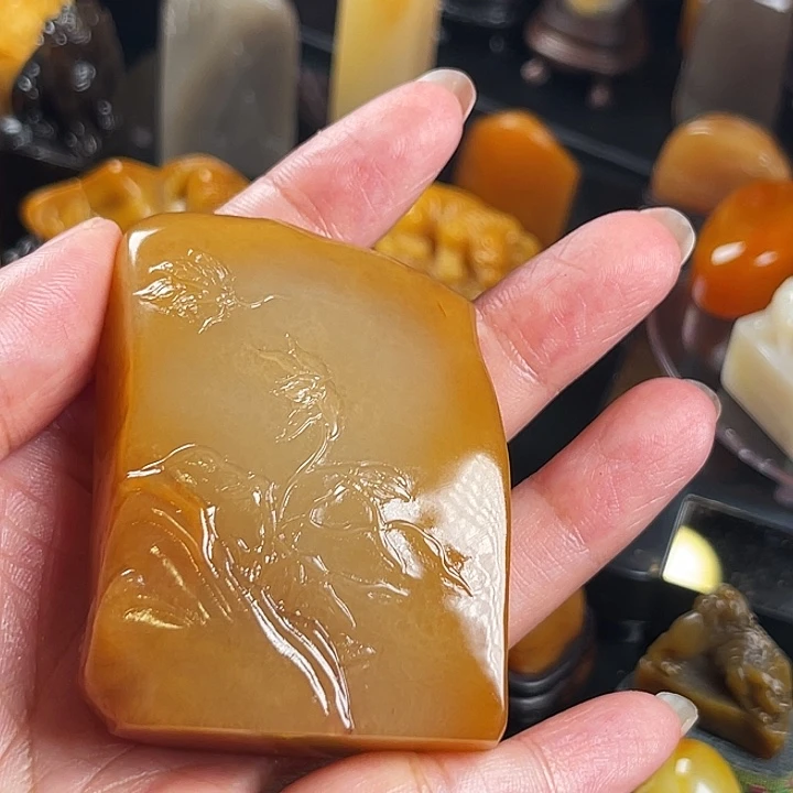 东***。田黄石寿山石直播间