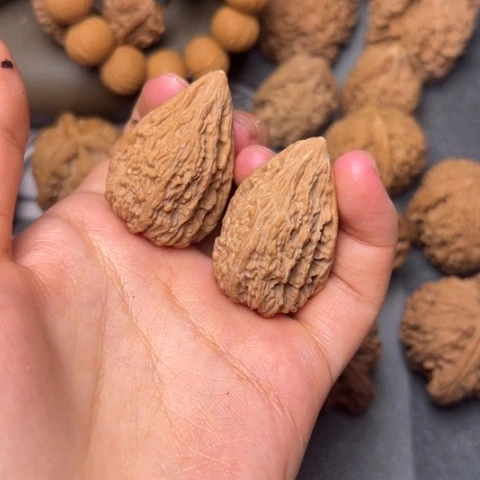 大***歪文玩核桃把件塔尖