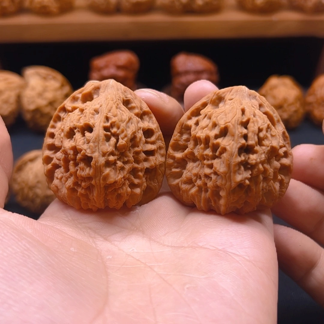 核桃把件红皮三角疆43全品