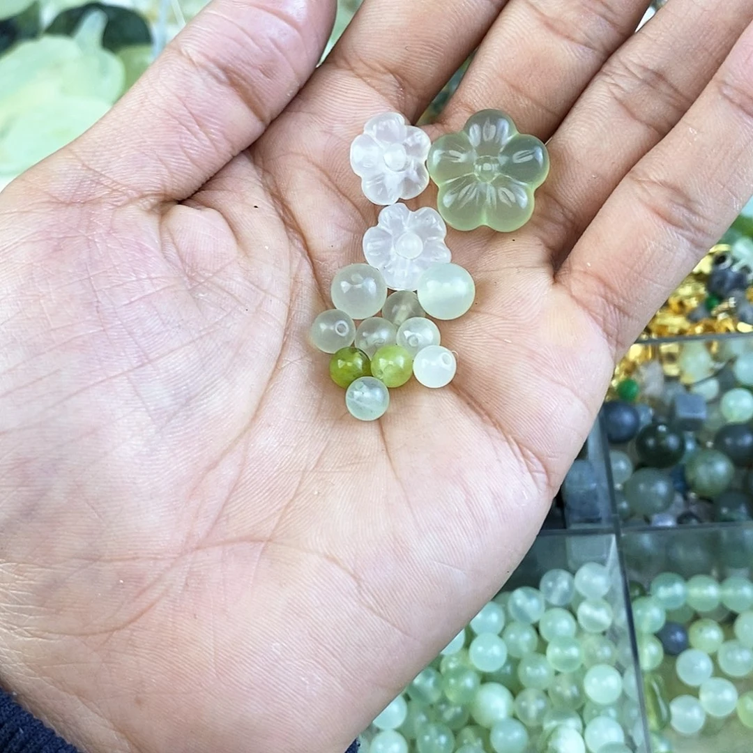蛇纹石玉颈饰未镶嵌