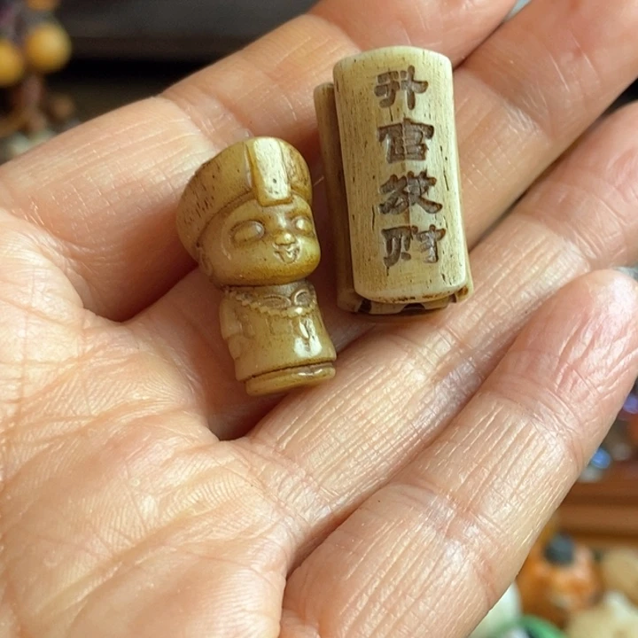 配饰驼雕刻升官发财