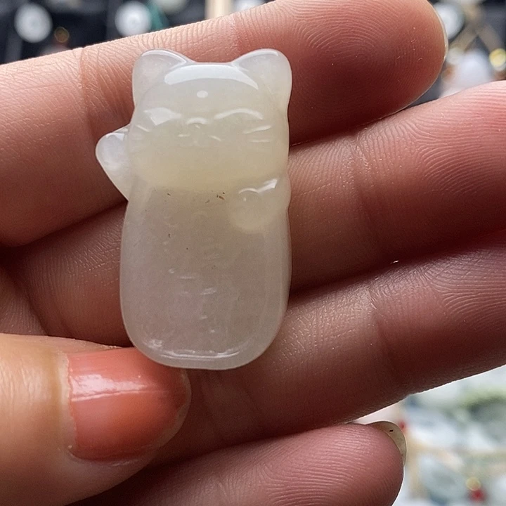 翡翠未镶嵌颈饰?****?天然玉石，祥云小锁。