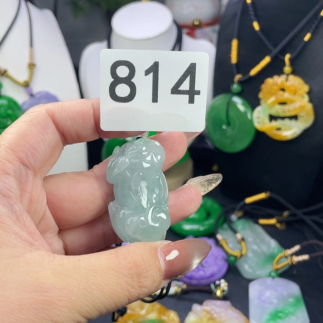 翡翠未镶嵌吊坠(赠链)