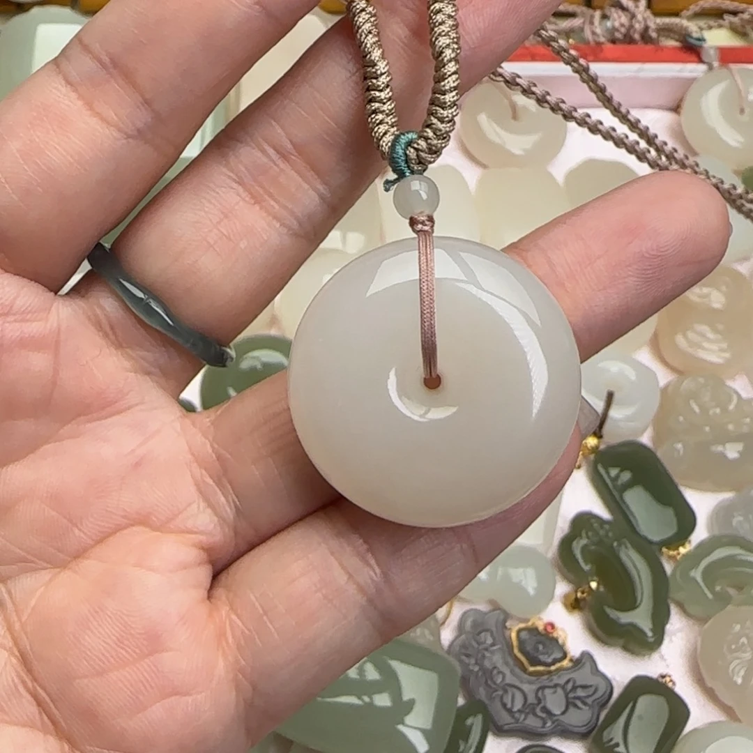 冷***香和田玉未镶嵌颈饰