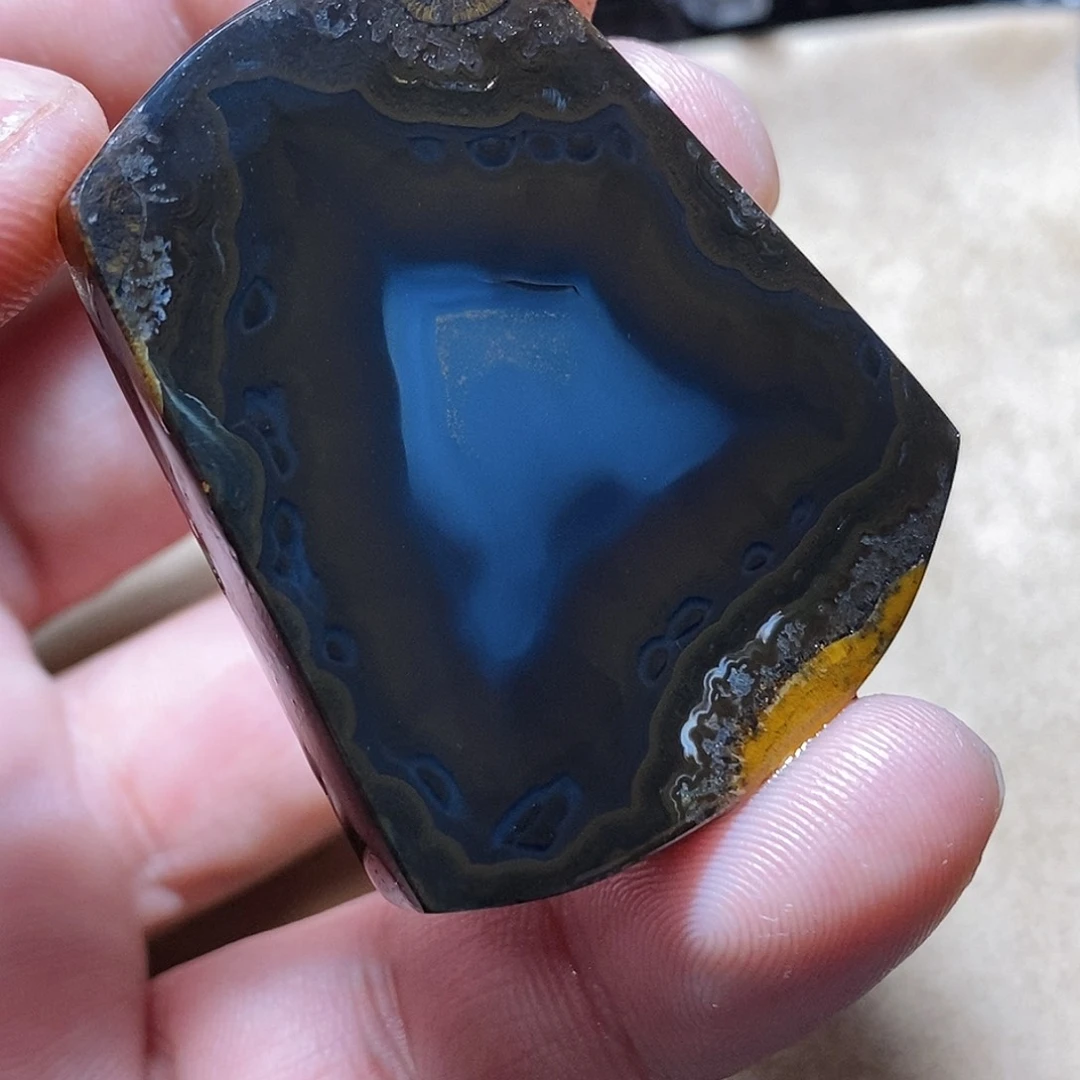 玛瑙/玉髓颈饰未镶嵌月**泉