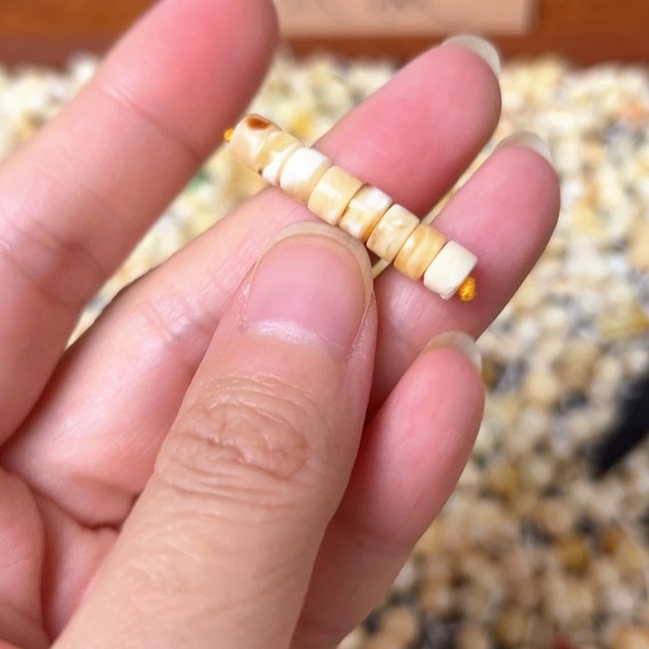 蜜蜡未镶嵌裸石5.6mm一组