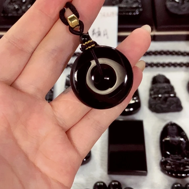 设***右翡翠未镶嵌颈饰翡翠