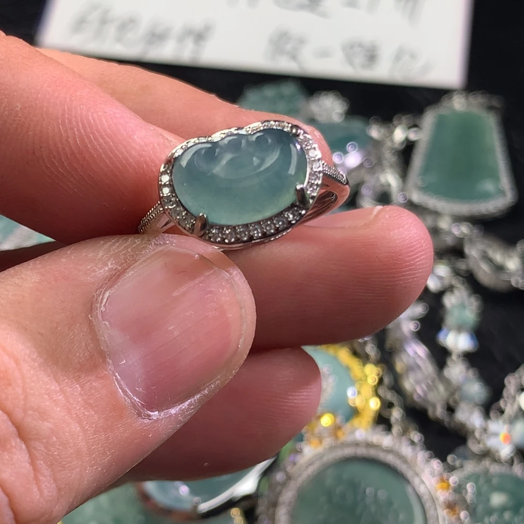 翡翠未镶嵌颈饰如意戒指