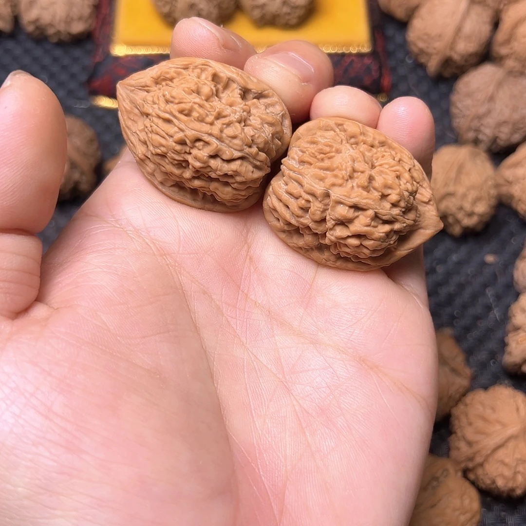 文玩核桃吊坠蚂蚁鸡心